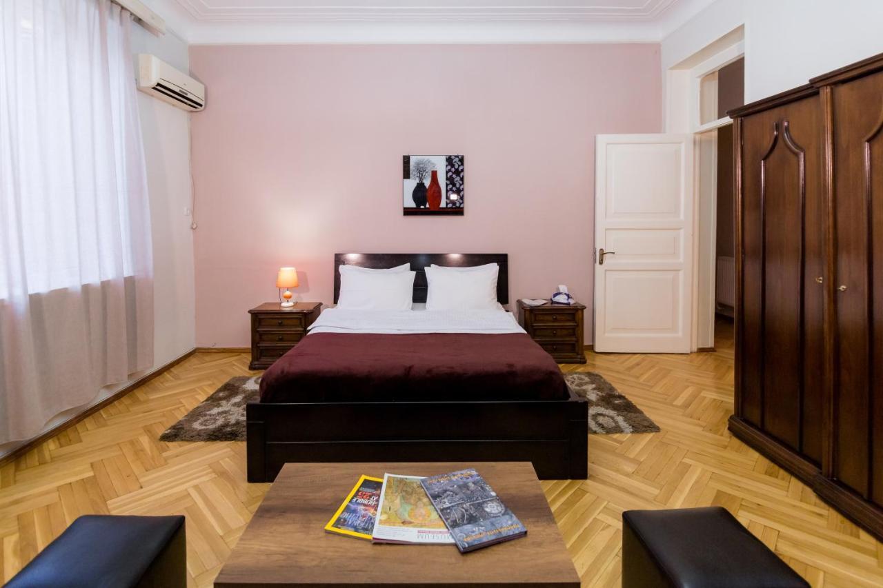 Apartment Gallery Rustaveli 1 Tiflis Dış mekan fotoğraf