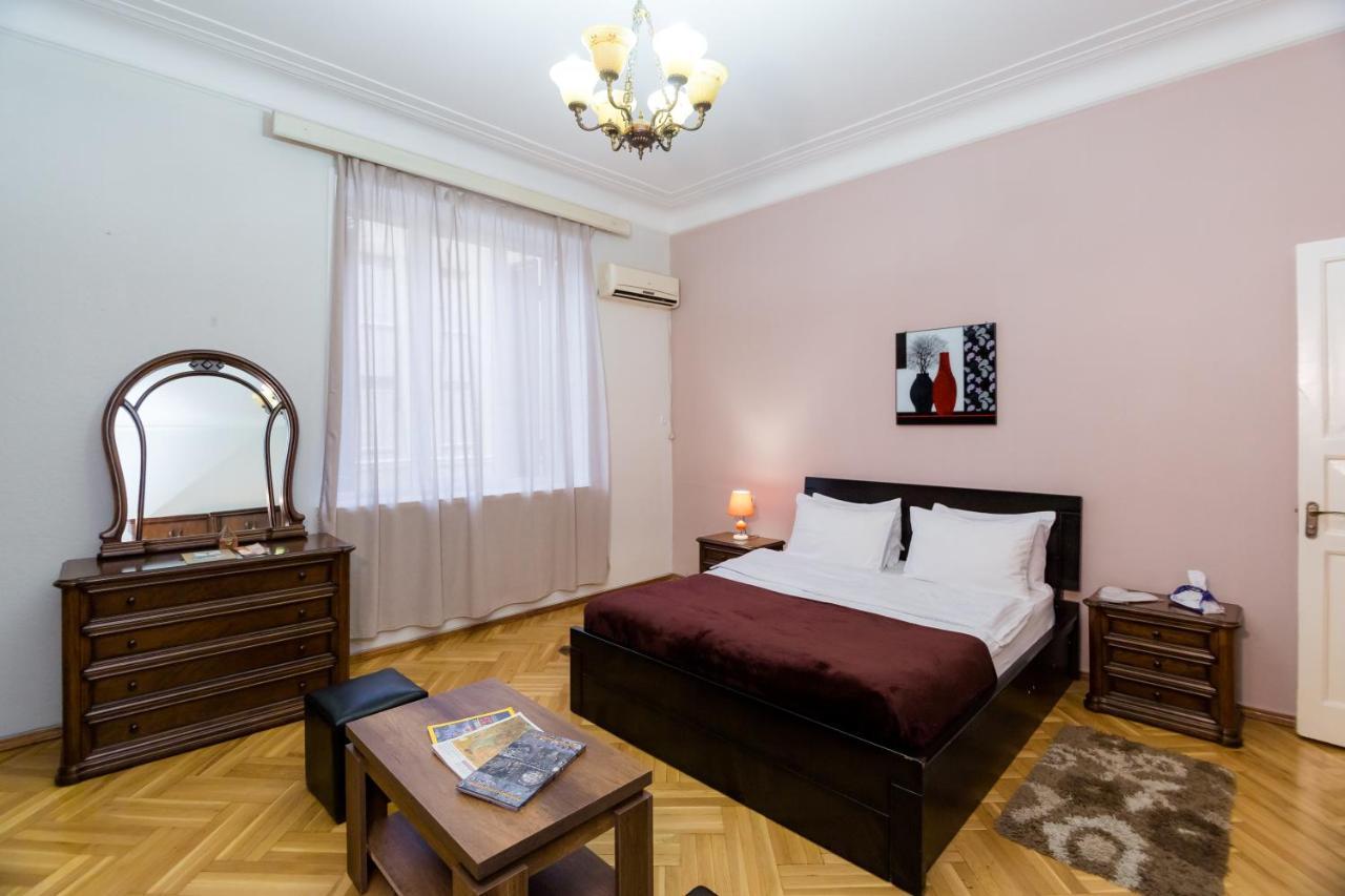 Apartment Gallery Rustaveli 1 Tiflis Dış mekan fotoğraf