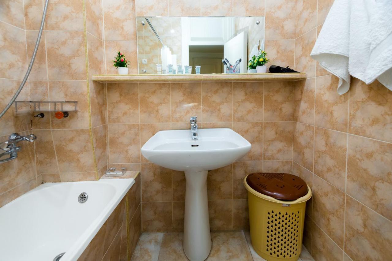 Apartment Gallery Rustaveli 1 Tiflis Dış mekan fotoğraf